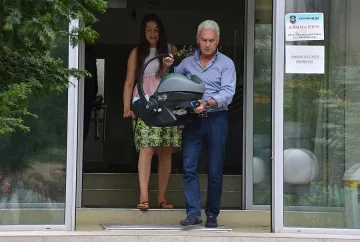 Политици и журналисти един до друг на сватбата на Волен