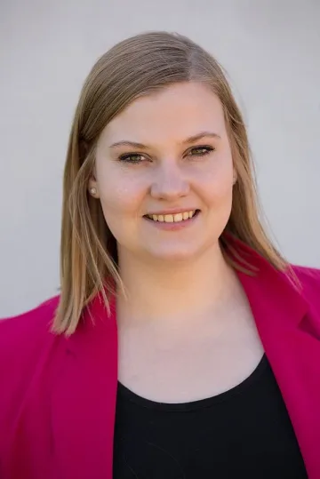 Имаме нужда от повече млади хора в политиката