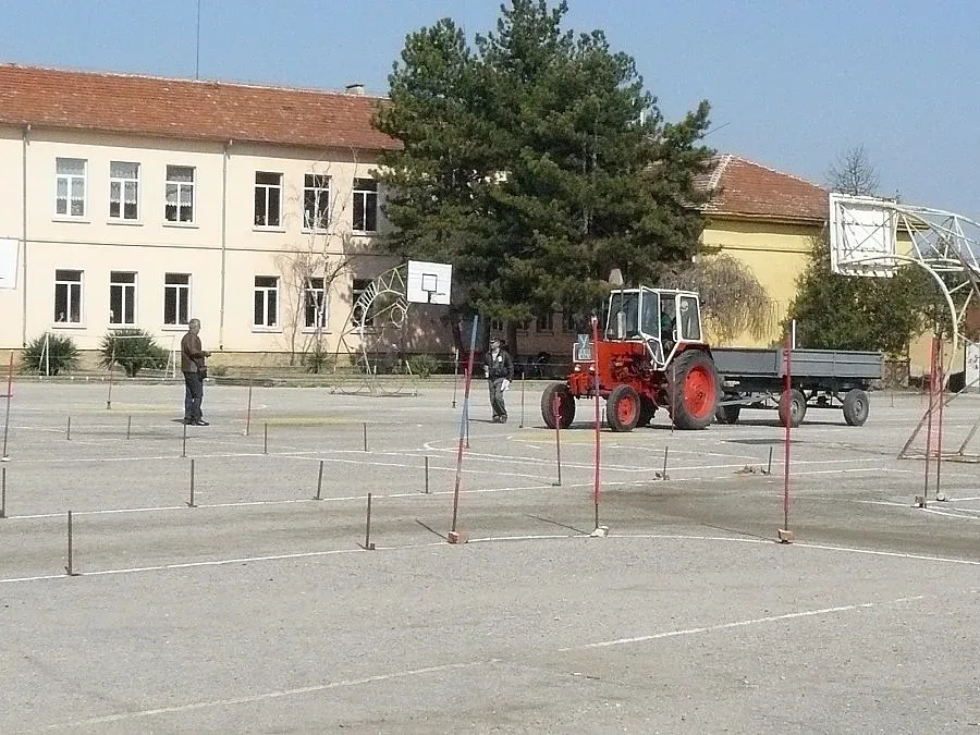 Ученици пребиха учител в Садово