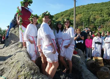 В Минерални бани го мачкат в тракийски шарапани