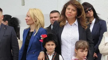 Йотова връчи покана на Вучич да гостува у нас