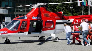 Спасяват с вертолет руски парапланерист