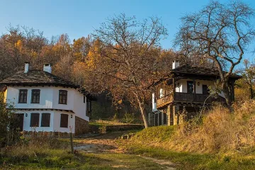 Баща и син трошиха и раниха двама с пушки заради 55 лв.