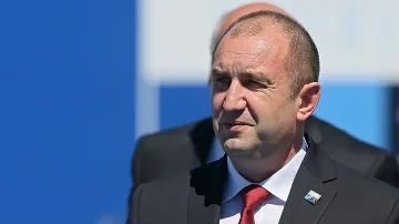 Президентът вдигна самолета, който не е F16