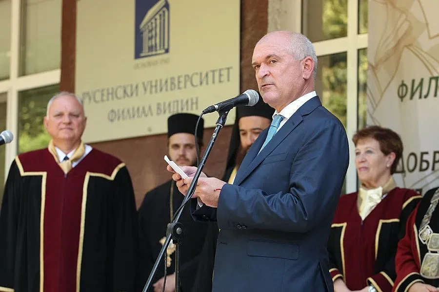 Видин плаща таксите на бедни студенти