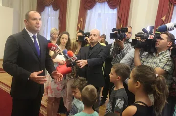 Радев отива в българска църква и училище в Америка