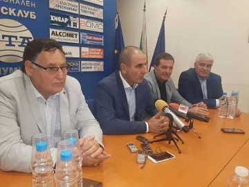 Цветанов: Трябва да провери колтко деца реално можем да върнем в училищата