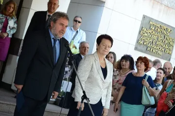 Бели гълъби за ВИП-децата в Италианския лицей