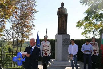 Главчев откри учебната година в две училища