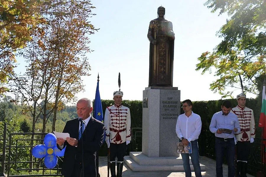 Главчев откри учебната година в две училища