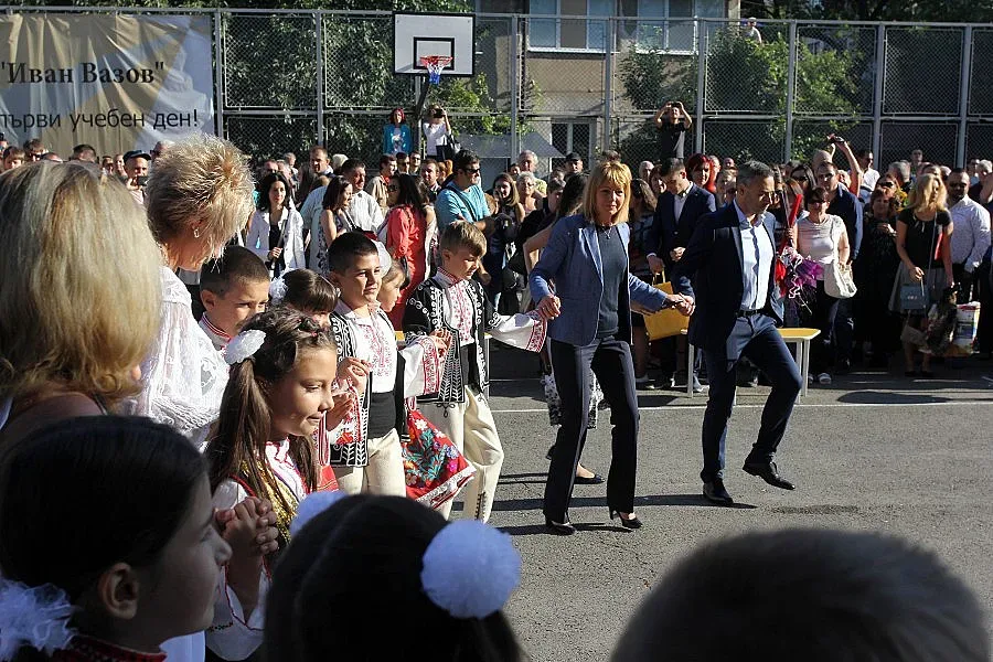 Фандъкова пожела на родителите да са "любопитни изследователи"