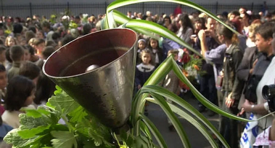 За кого бие първият звънец