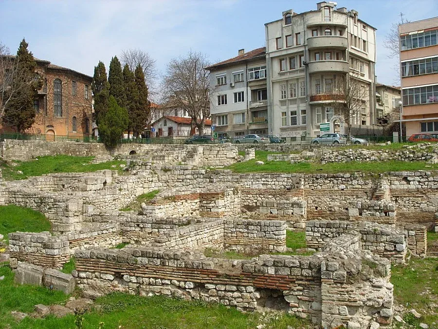 Жена ръга наред с нож във Варна