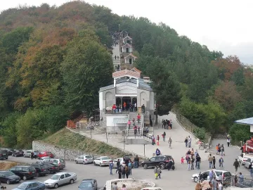 Хиляди се молиха в Кръстова гора