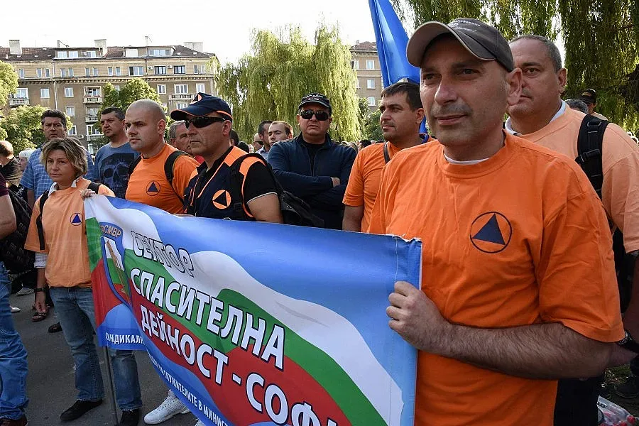 Вдигат парите на полицаите от 1 януари