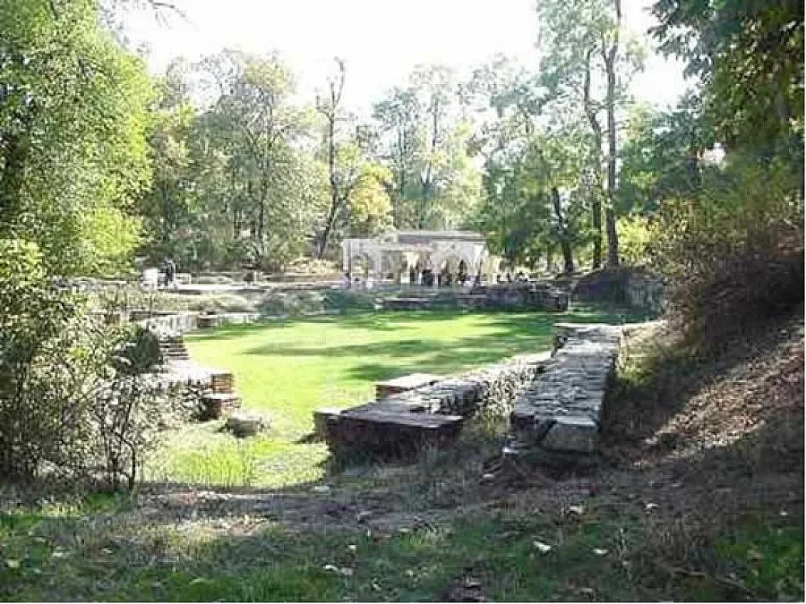 Евакуираха вилна зона заради пожар