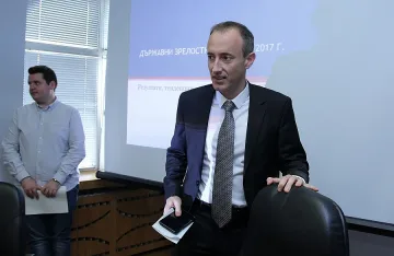 Минстър Вълчев: За пръв път средната учителска заплата ще надвиши средната за страната