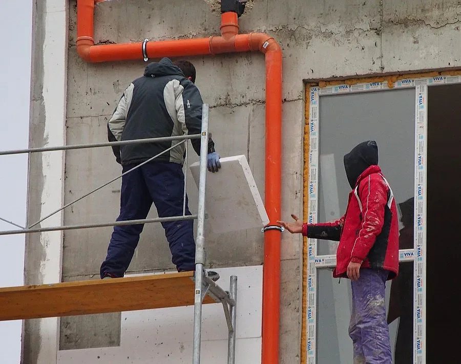 Забраняват горимите материали в санирането