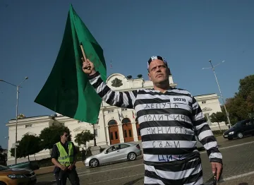 50 блокираха жълтите павета