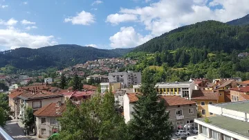 Девин привлича с лековита вода