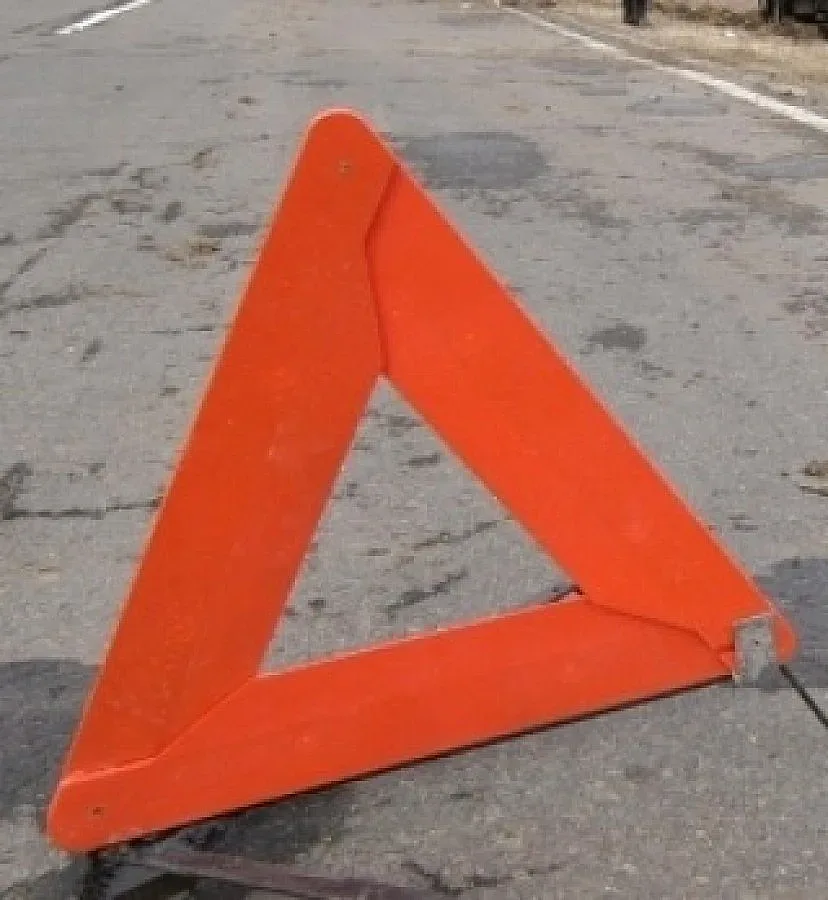 Автомобил се вряза в бензиностанция в София