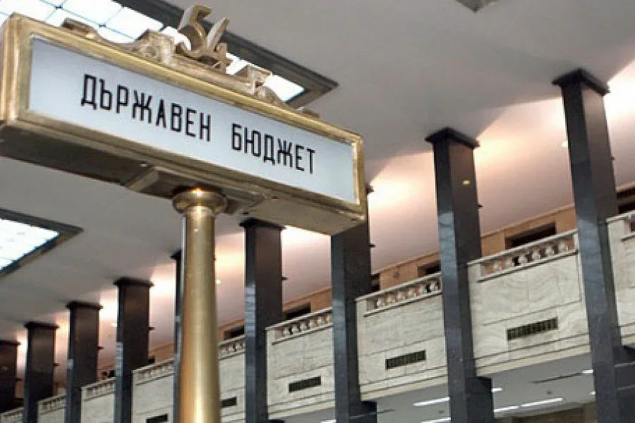 Бизнесът плати с 8% повече данъци