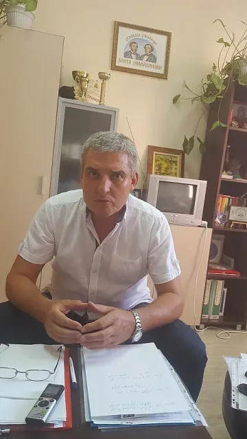 Ако трябва с принуда, но децата трябва да са в клас