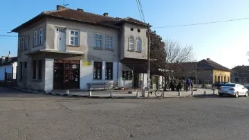 Пиян свали националното знаме от кметство