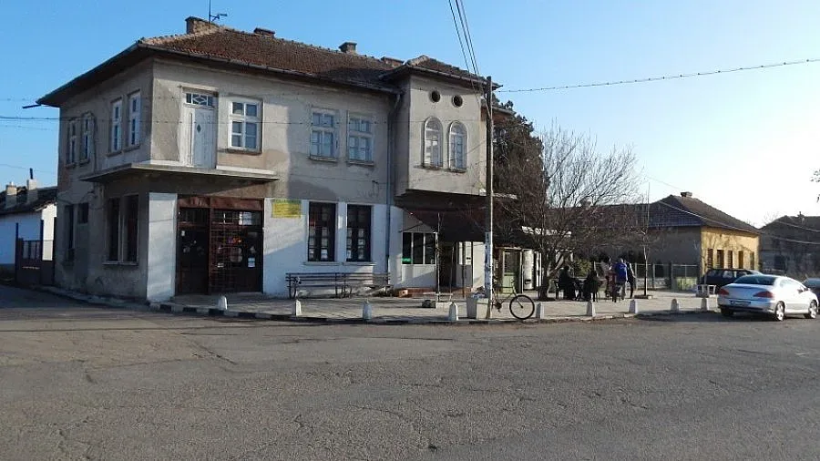 Пиян свали националното знаме от кметство