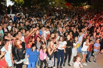  Над 15 000 празнуваха в Симитли