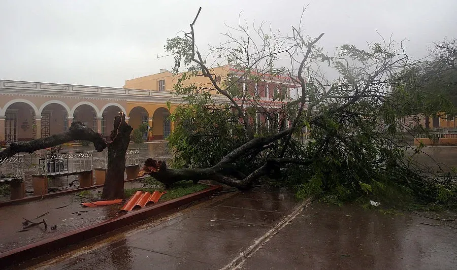 "Ирма" набра сили преди да удари Флорида