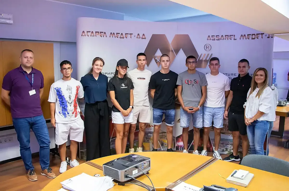 Осем млади специалисти се присъединяват към „Асарел-Медет“