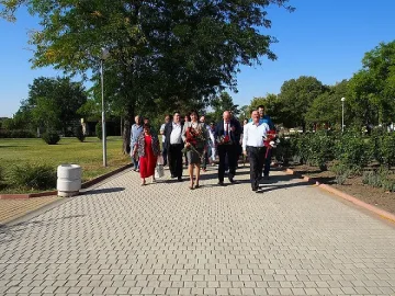 Нинова: Модерното общество се развива чрез истината