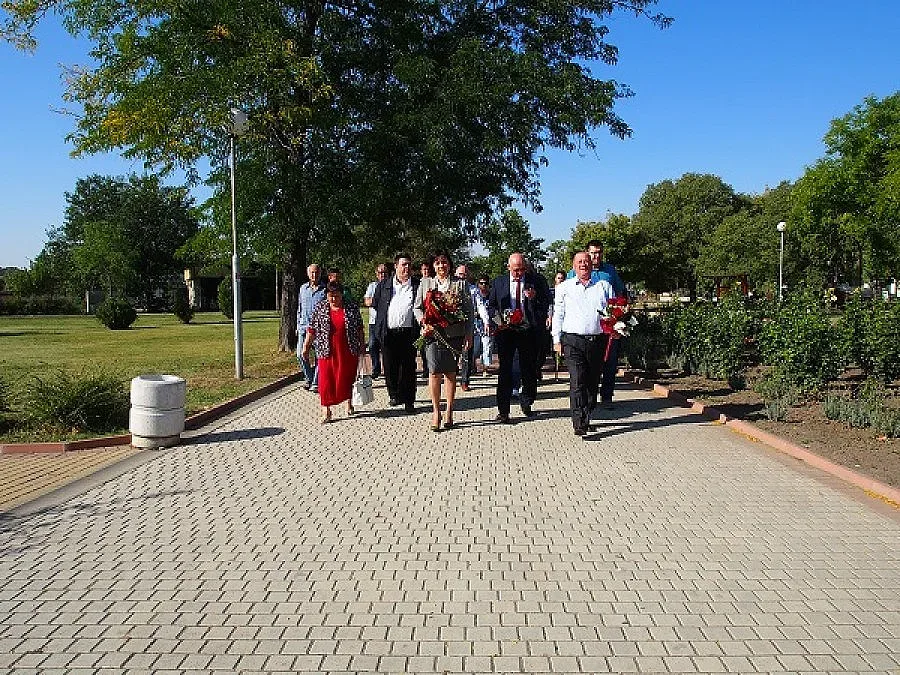 Нинова: Модерното общество се развива чрез истината