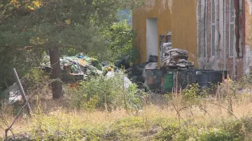 Махат до 12 септември опасните отпадъци край Панагюрище