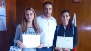 МВР награди сестри, върнали пари и документи