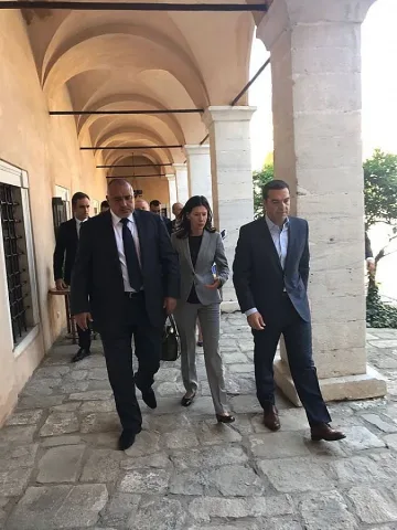 Туристи забавиха Борисов