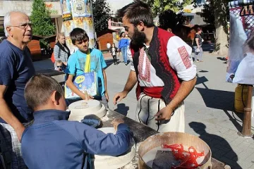 Деца ще поставят рекорд на Балканите по месене на хляб в Хасково