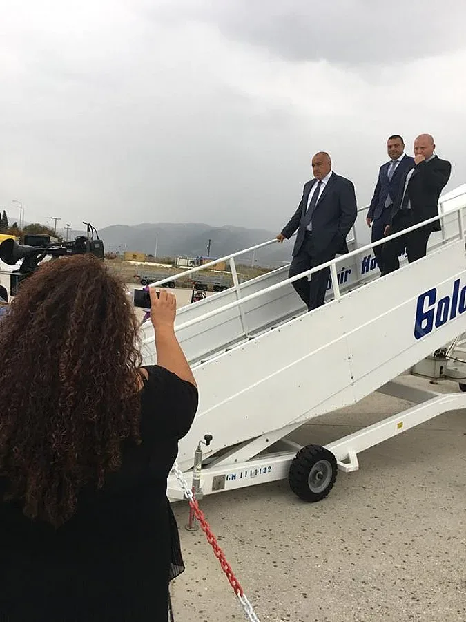 Премиерът кацна по вода в Кавала