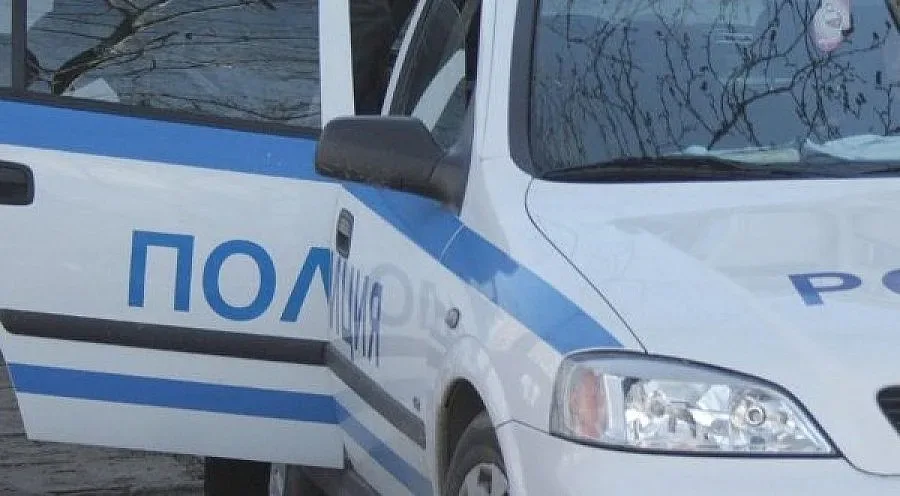 Издирват убиеца, намушкал съпругата си в Пещера