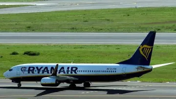 Дебелашка шега евакуира самолет