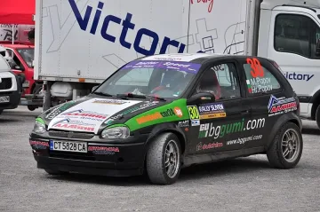 Рали автомобил отнесе фен