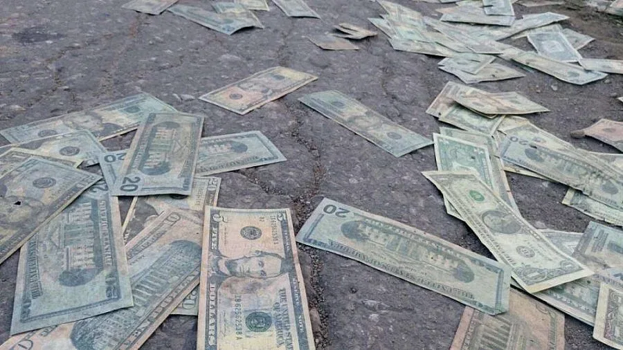 Доларите на пътя се оказаха от филм