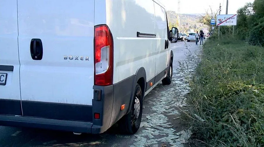 Разпиляха долари на Околовръстното на София