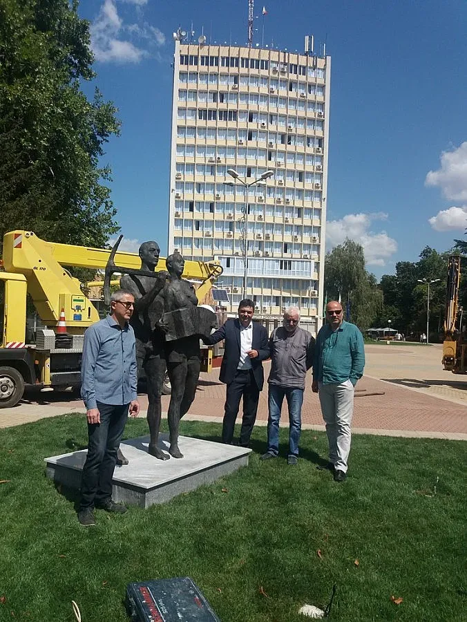 Паметник на бригадирите в Димитровград