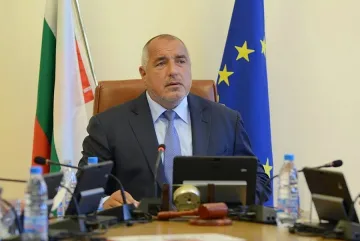 Борисов: Посредниците източват предприятията