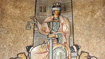 Изверг склонявал момиче на 15 г. за проститутка отърва затвора срещу 10 бона