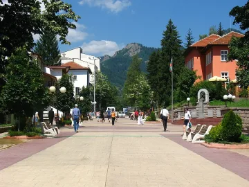 Откриха човешки кости при ремонт на хотел в Смолян