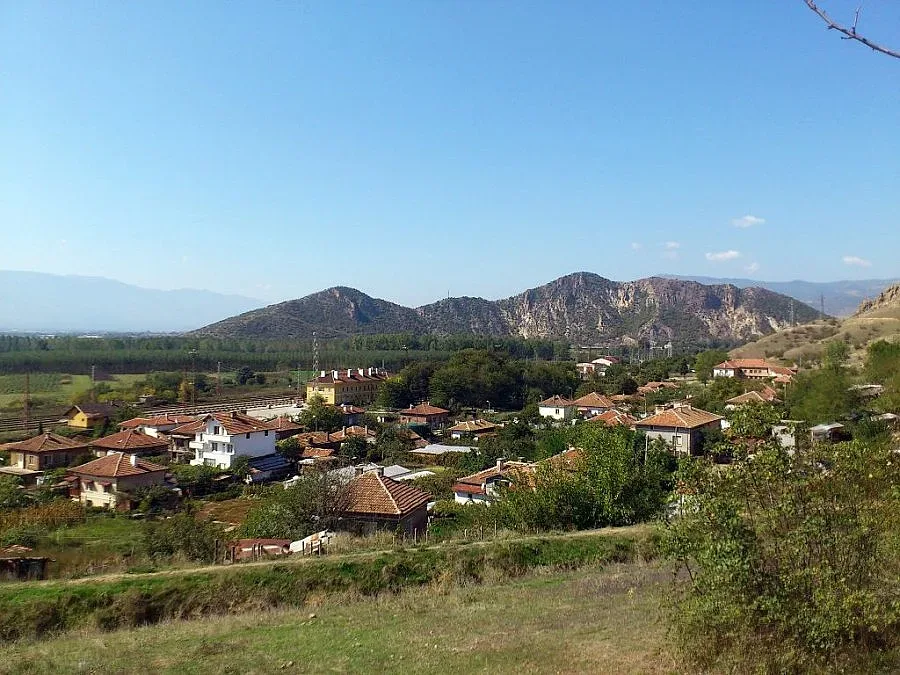 14 ранени със съчми след меле между две фамилии