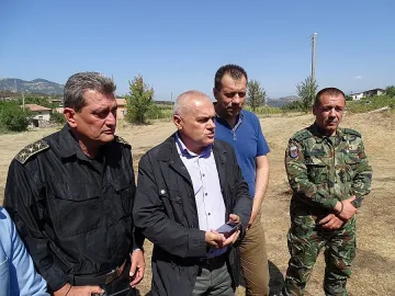 Министър Радев: Ситуацията във Влахи се утежни, дано за завали